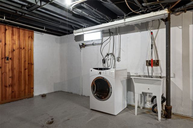 929 21st Avenue SW, Cedar Rapids, IA 52404