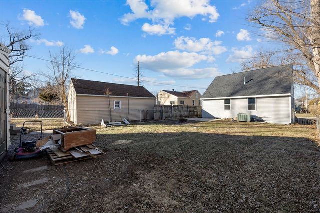 929 21st Avenue SW, Cedar Rapids, IA 52404