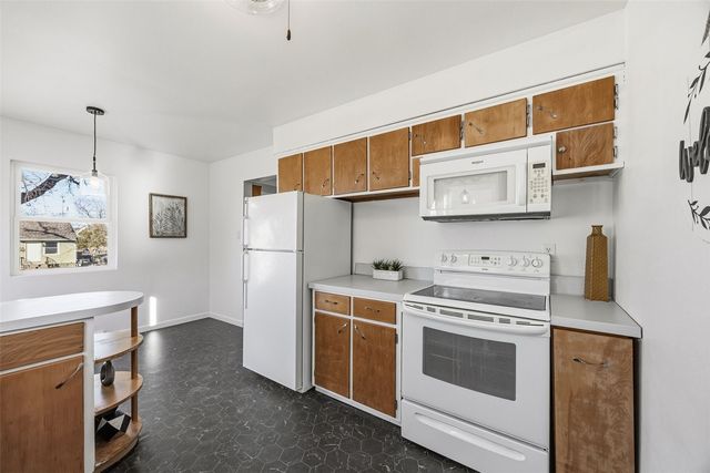 929 21st Avenue SW, Cedar Rapids, IA 52404