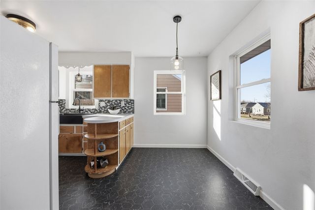 929 21st Avenue SW, Cedar Rapids, IA 52404