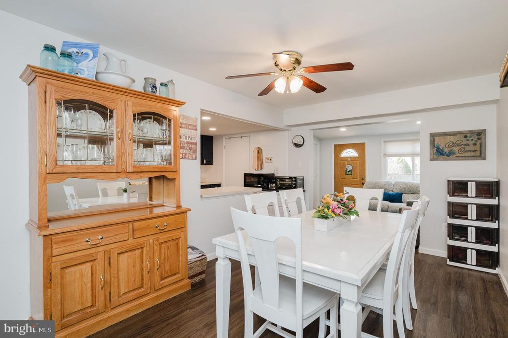 Image 11 of property listing at 696 SHORE DR, Joppa, MD 21085