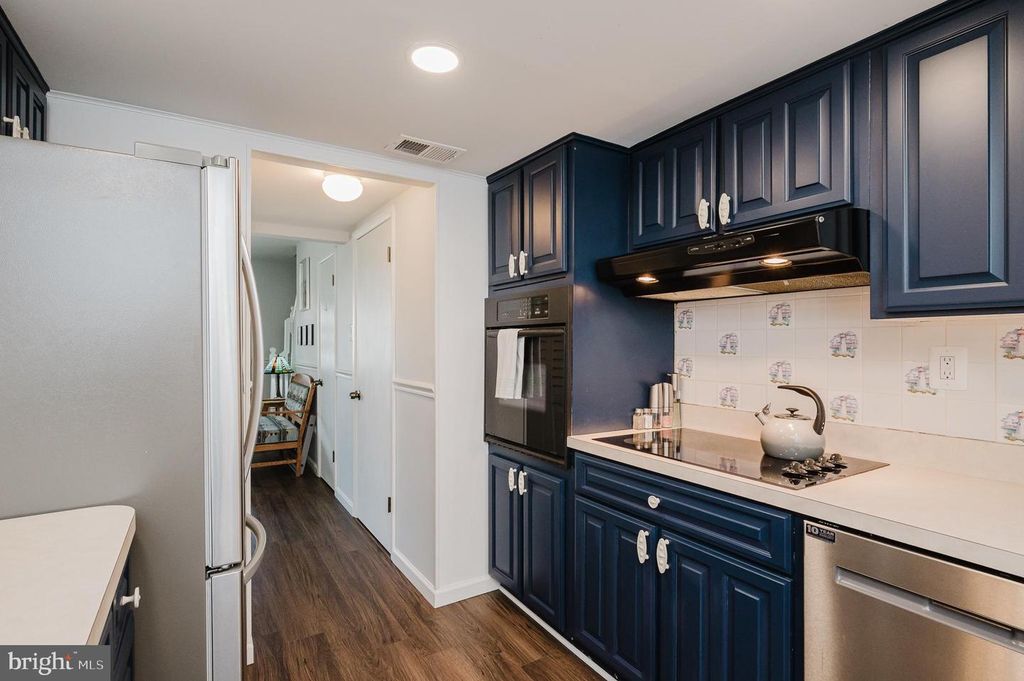 Image 15 of property listing at 696 SHORE DR, Joppa, MD 21085