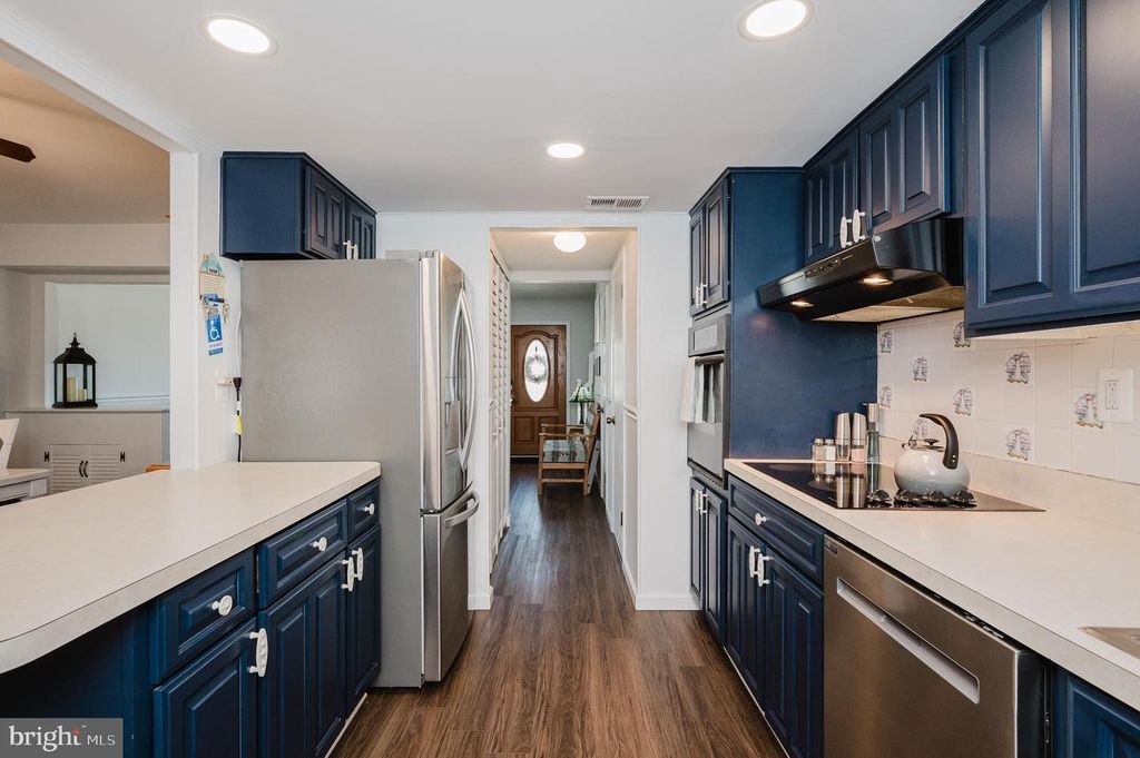 Image 16 of property listing at 696 SHORE DR, Joppa, MD 21085