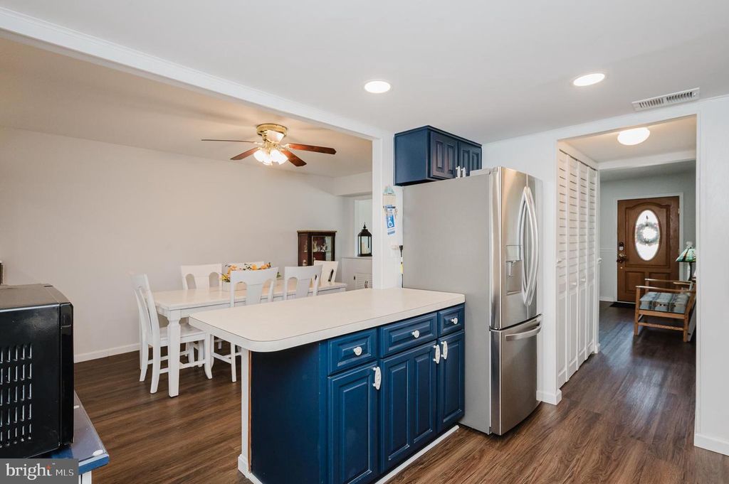 Image 17 of property listing at 696 SHORE DR, Joppa, MD 21085