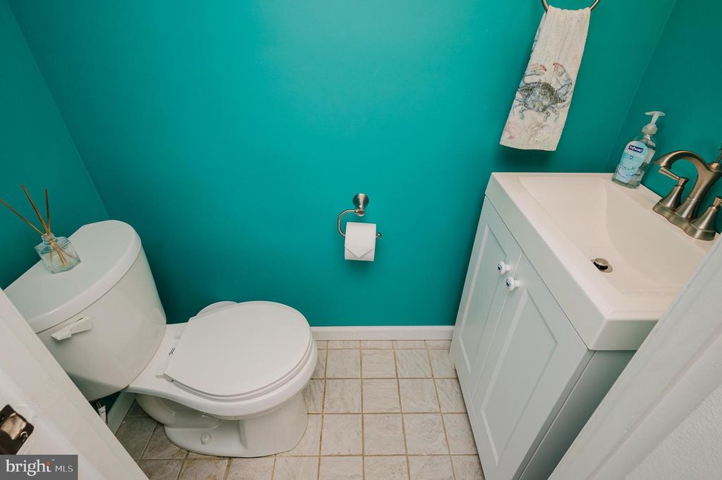 Image 20 of property listing at 696 SHORE DR, Joppa, MD 21085