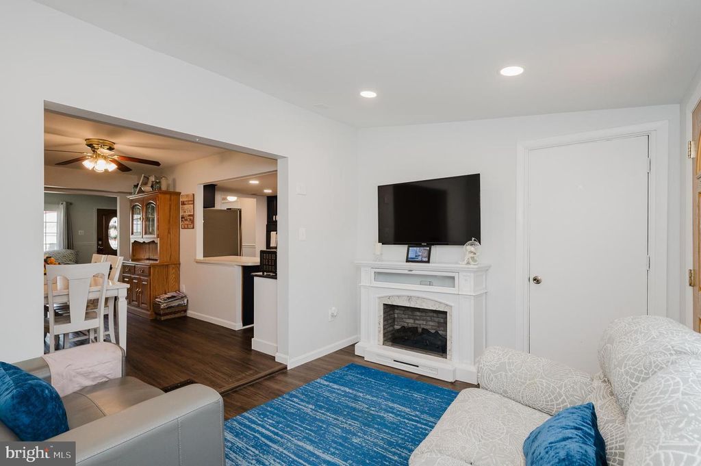 Image 23 of property listing at 696 SHORE DR, Joppa, MD 21085