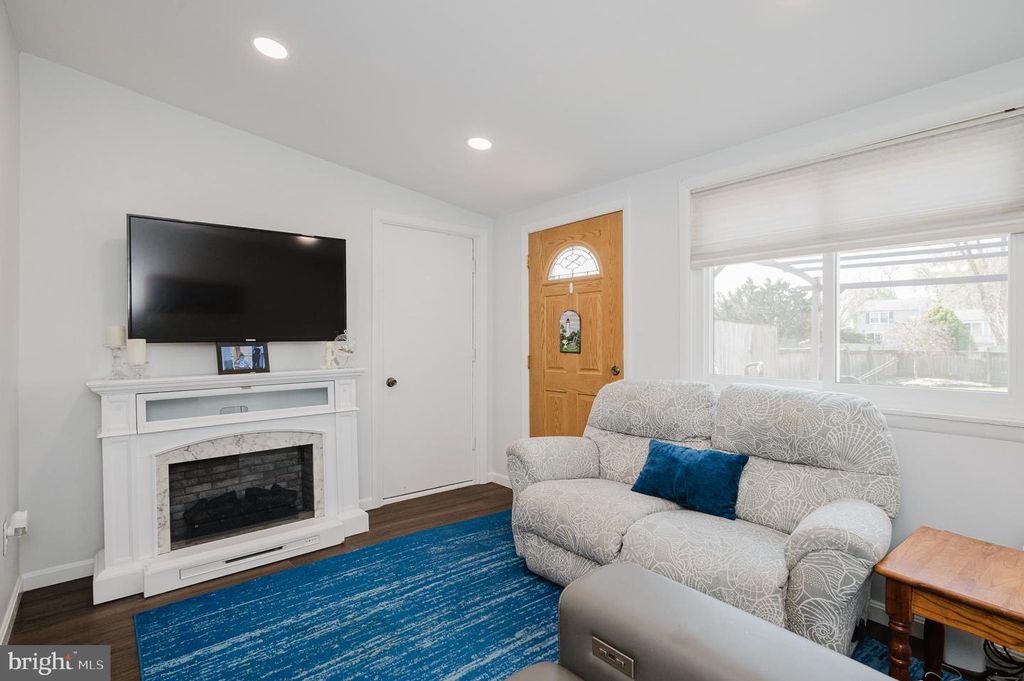 Image 24 of property listing at 696 SHORE DR, Joppa, MD 21085