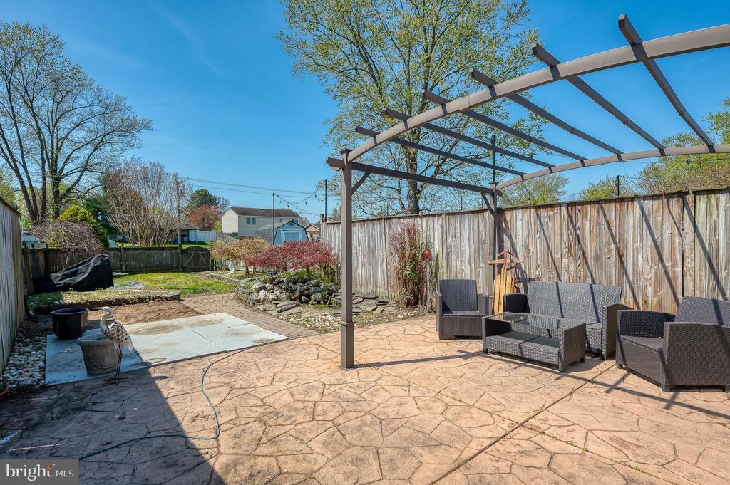 Image 36 of property listing at 696 SHORE DR, Joppa, MD 21085