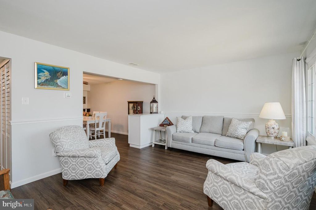 Image 5 of property listing at 696 SHORE DR, Joppa, MD 21085