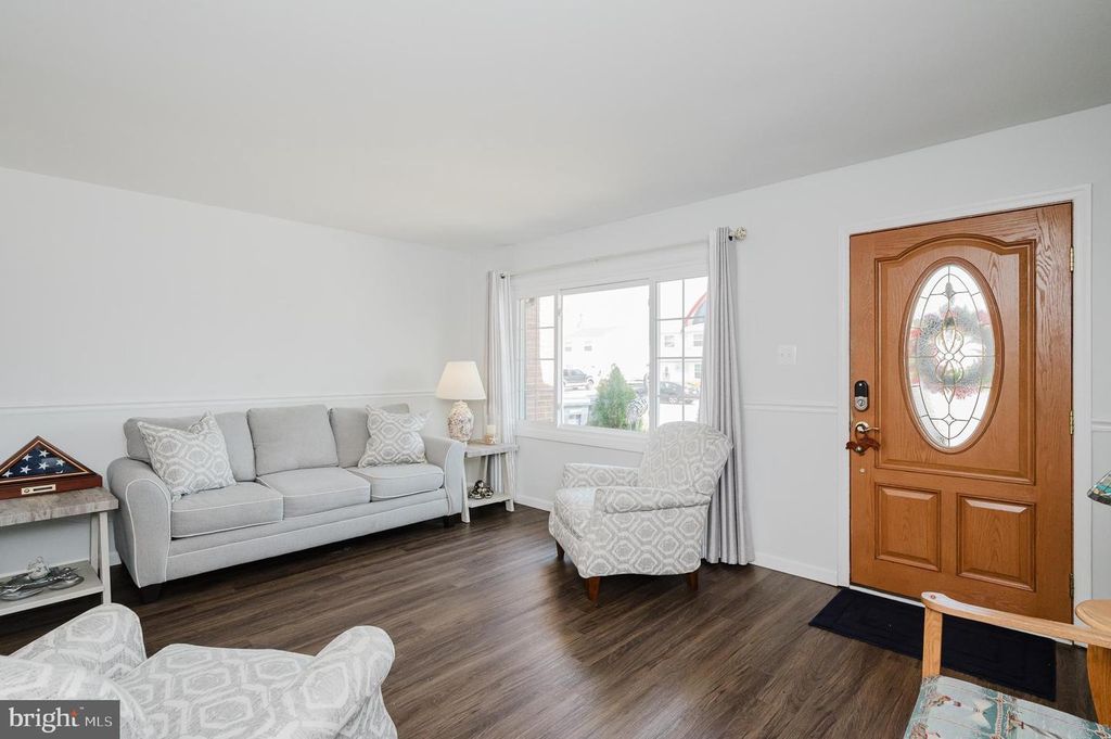 Image 6 of property listing at 696 SHORE DR, Joppa, MD 21085