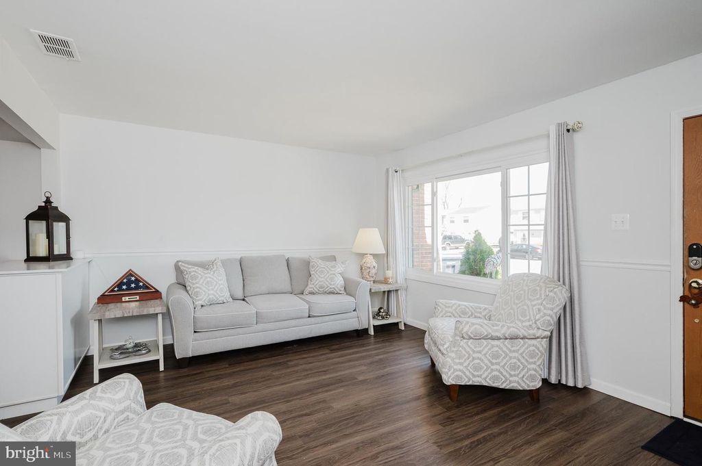 Image 7 of property listing at 696 SHORE DR, Joppa, MD 21085