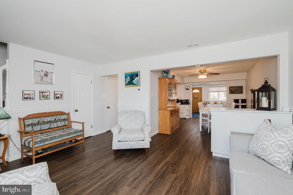 Image 9 of property listing at 696 SHORE DR, Joppa, MD 21085