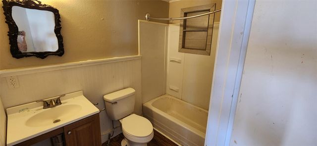 504 W Luce ST, Llano, TX 78643