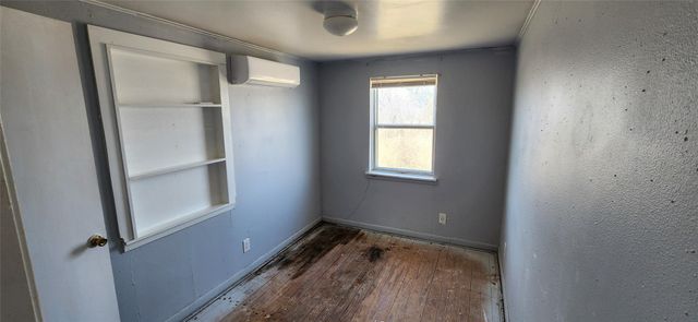 504 W Luce ST, Llano, TX 78643