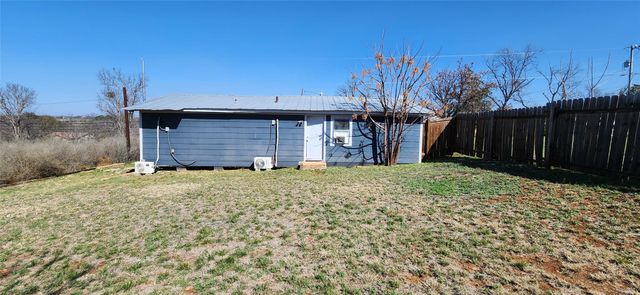 504 W Luce ST, Llano, TX 78643