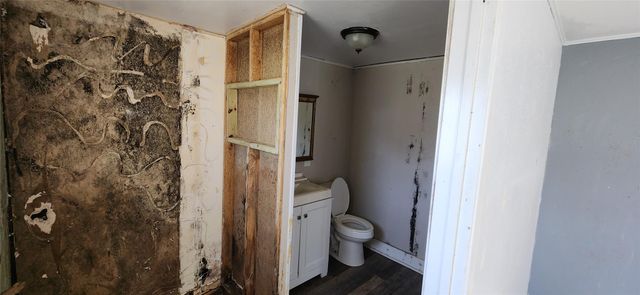 504 W Luce ST, Llano, TX 78643