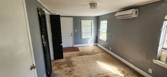 504 W Luce ST, Llano, TX 78643