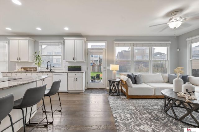 9407 S 27th Street, Bellevue, NE 68147