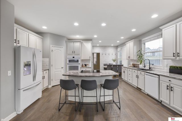 9407 S 27th Street, Bellevue, NE 68147