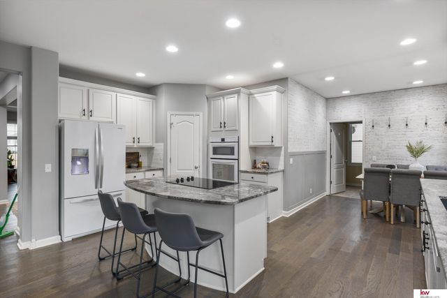 9407 S 27th Street, Bellevue, NE 68147