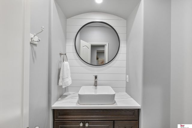 9407 S 27th Street, Bellevue, NE 68147