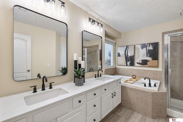 9407 S 27th Street, Bellevue, NE 68147