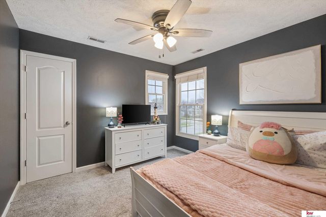 9407 S 27th Street, Bellevue, NE 68147