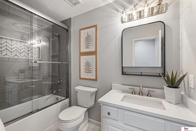 9407 S 27th Street, Bellevue, NE 68147