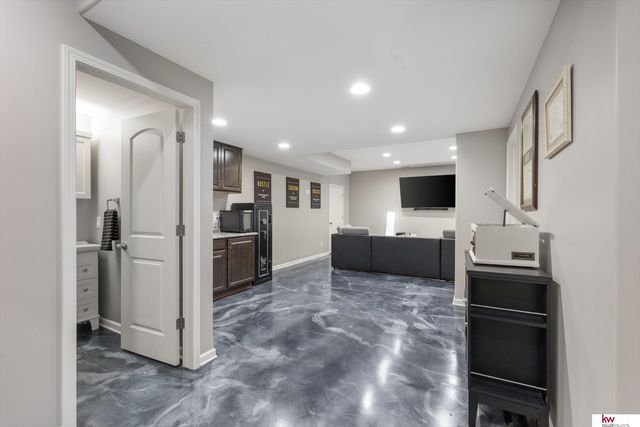 9407 S 27th Street, Bellevue, NE 68147