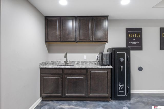 9407 S 27th Street, Bellevue, NE 68147