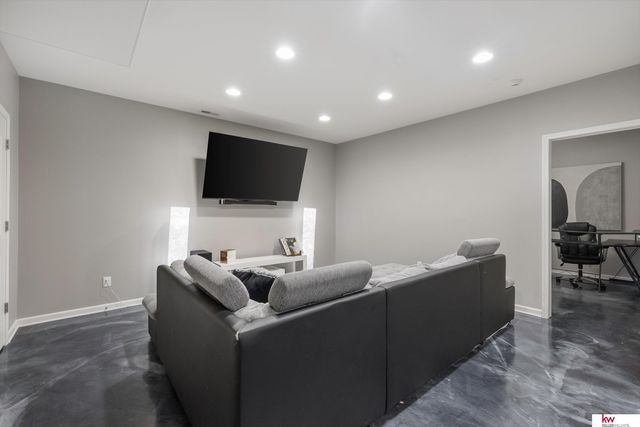 9407 S 27th Street, Bellevue, NE 68147