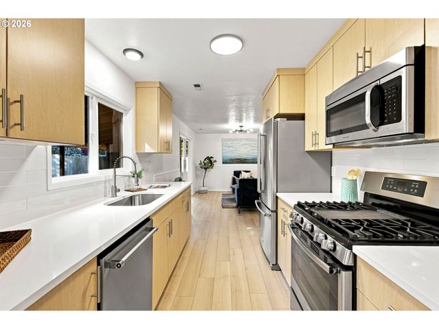 19878 Sw JOANN Ct, Beaverton, OR 97003