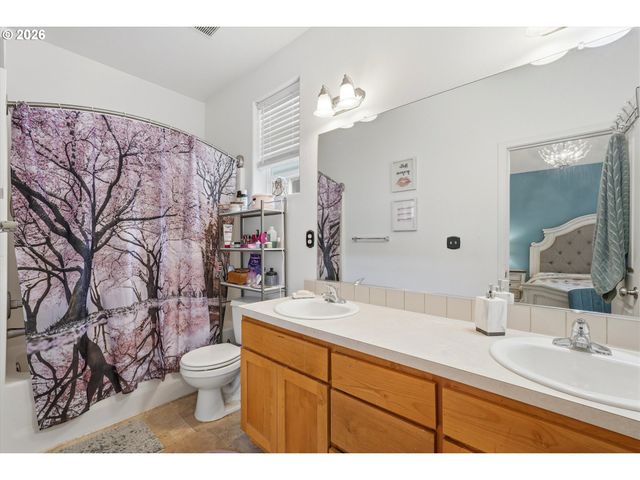 2386 Se 171ST Ave, Portland, OR 97233