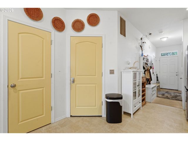 2386 Se 171ST Ave, Portland, OR 97233