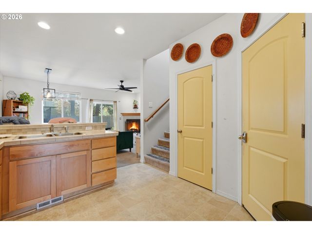 2386 Se 171ST Ave, Portland, OR 97233