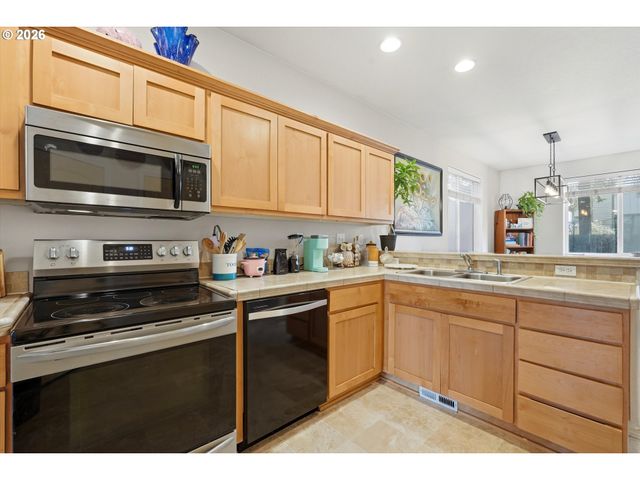 2386 Se 171ST Ave, Portland, OR 97233