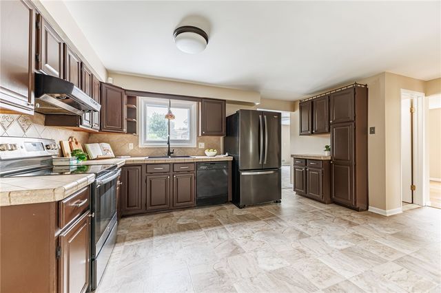 35 Grecian Parkway, Greece, NY 14626