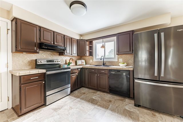 35 Grecian Parkway, Greece, NY 14626