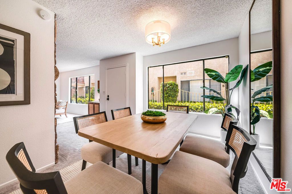 Image 11 of property listing at 2249 20th Street 3, Santa Monica, CA 90405