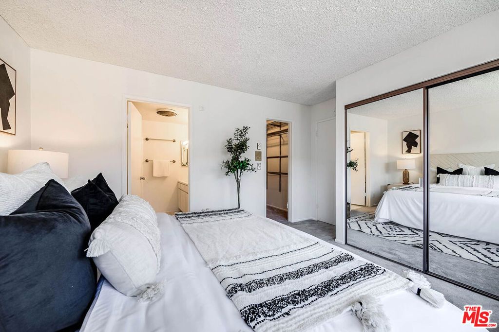 Image 16 of property listing at 2249 20th Street 3, Santa Monica, CA 90405