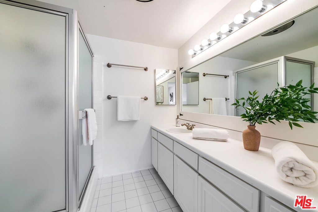 Image 17 of property listing at 2249 20th Street 3, Santa Monica, CA 90405