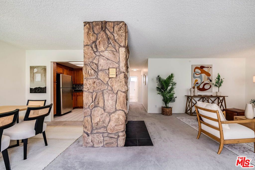 Image 2 of property listing at 2249 20th Street 3, Santa Monica, CA 90405