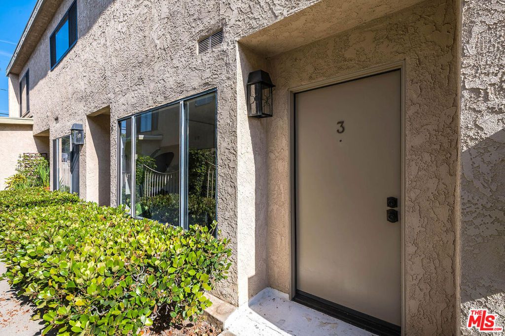 Image 20 of property listing at 2249 20th Street 3, Santa Monica, CA 90405