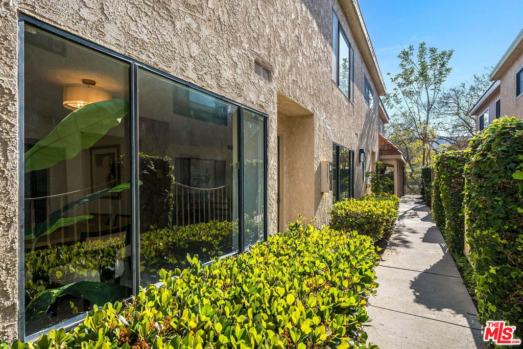 Image 21 of property listing at 2249 20th Street 3, Santa Monica, CA 90405