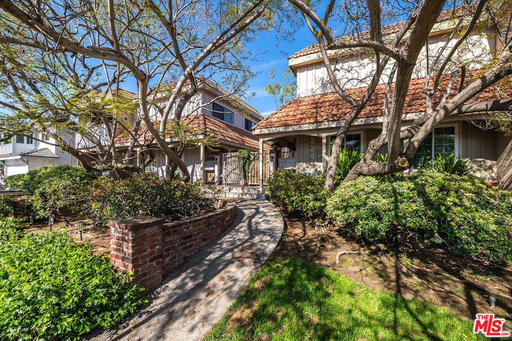 Image 22 of property listing at 2249 20th Street 3, Santa Monica, CA 90405