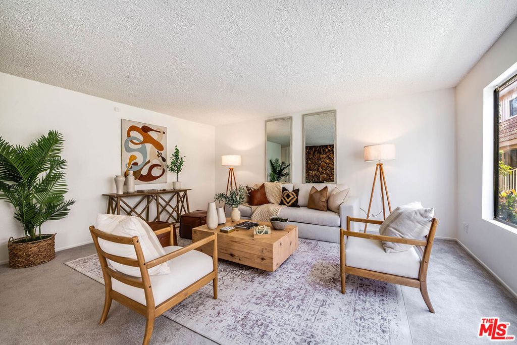 Image 3 of property listing at 2249 20th Street 3, Santa Monica, CA 90405