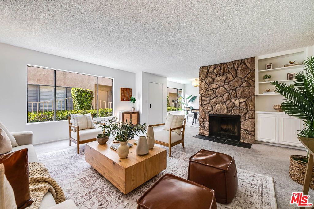 Image 4 of property listing at 2249 20th Street 3, Santa Monica, CA 90405