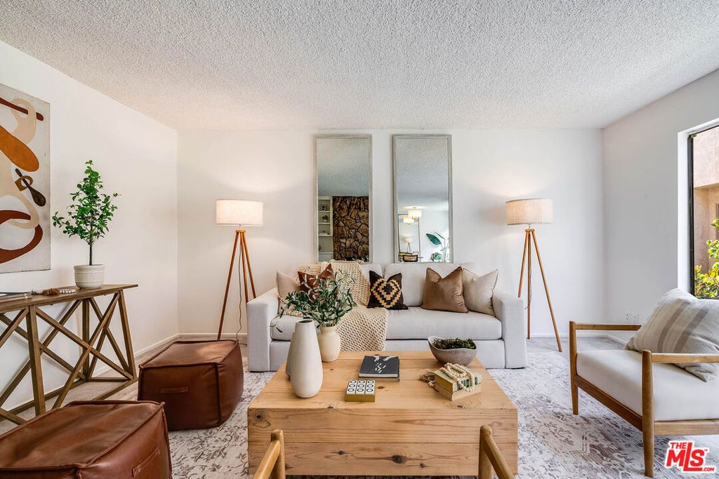 Image 5 of property listing at 2249 20th Street 3, Santa Monica, CA 90405