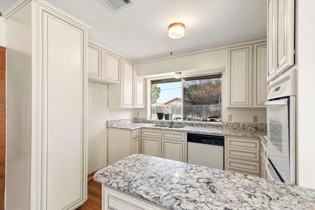 1905 Alamo Drive, Arlington, TX 76012