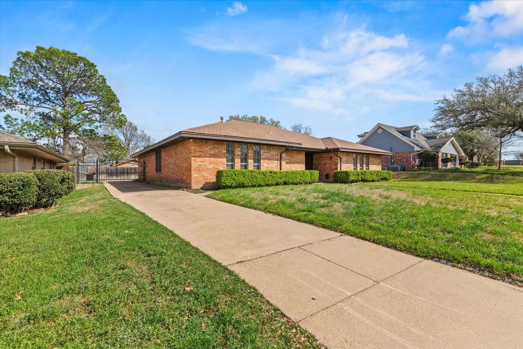 1905 Alamo Drive, Arlington, TX 76012